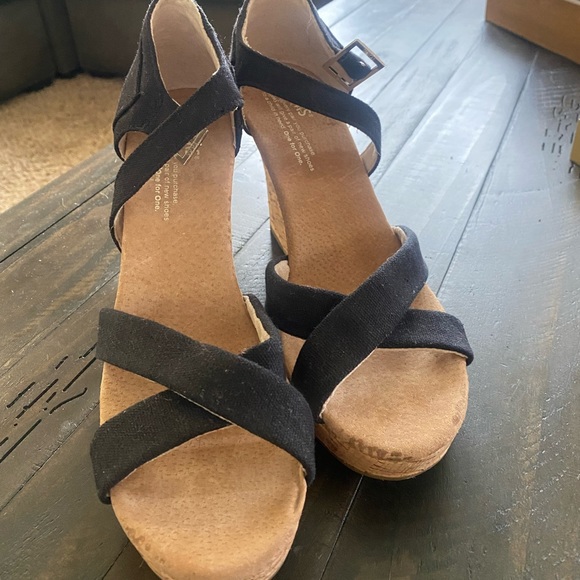 TOMS Women's Strappy Wedge Shoe, Black Canvas Cork - Picture 2 of 2